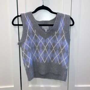 Pink rose sweater vest!! Super light and soft!! Size M, worn once!